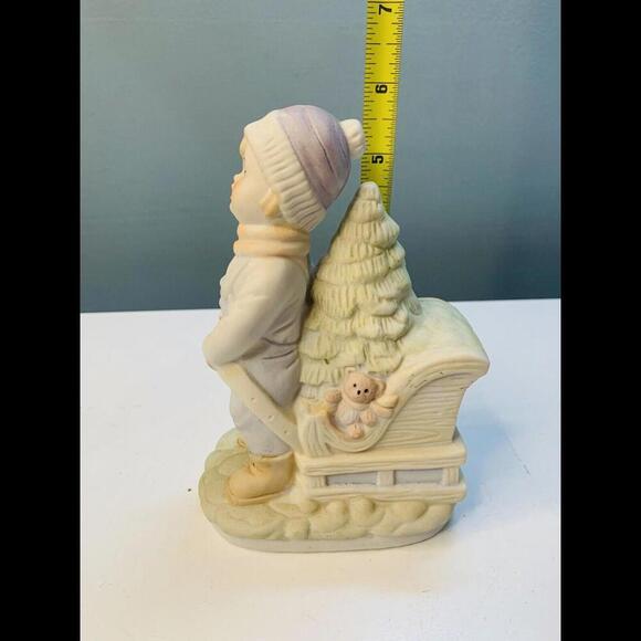 Vintage Bringing Home The Tree Figurine 1980's Christmas Around The World - Picture 6 of 12